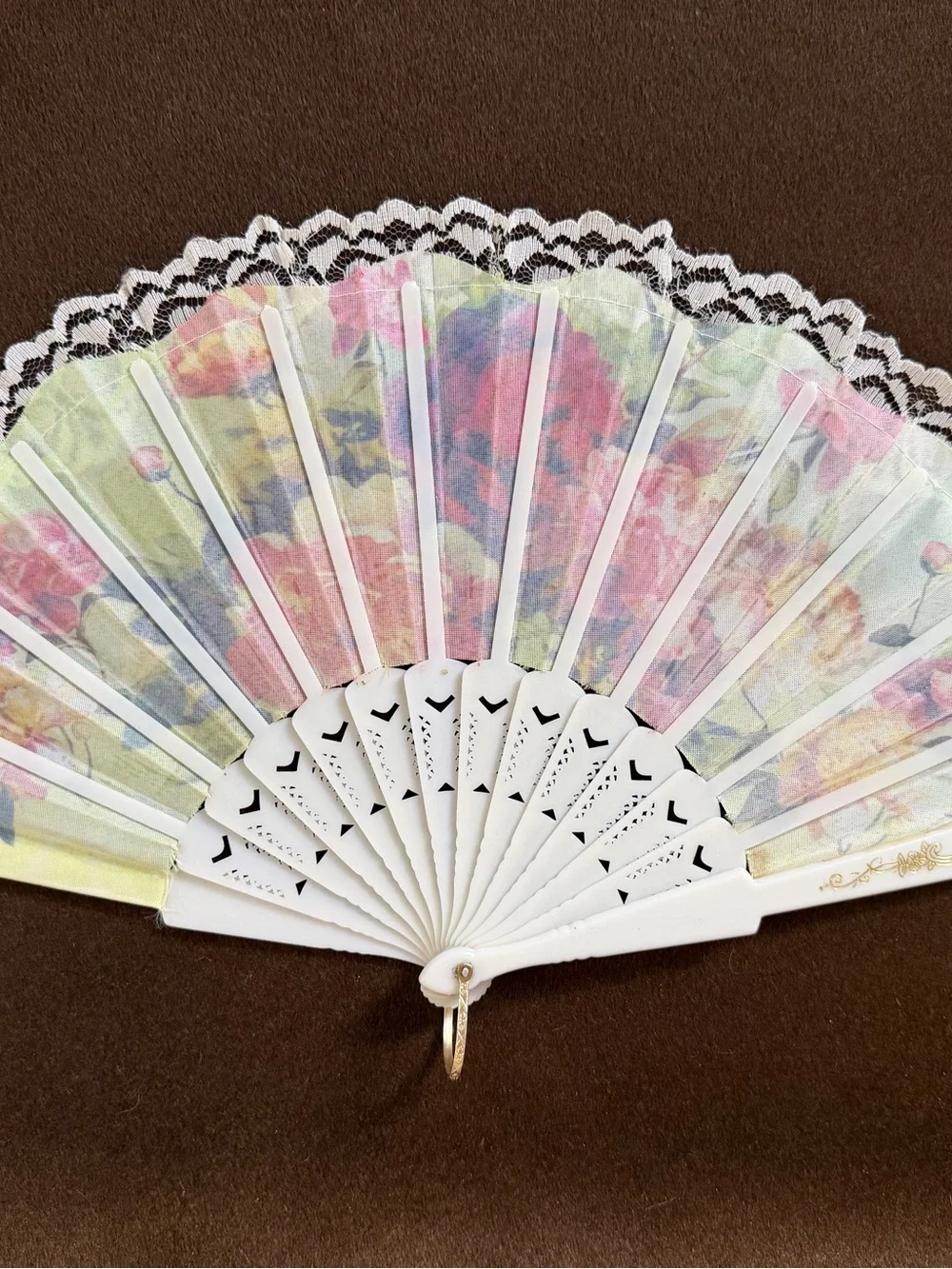 Barcelona Floral Lace Fan — Elegant Travel Find